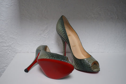 Christian Louboutin magas sarkú cipő
