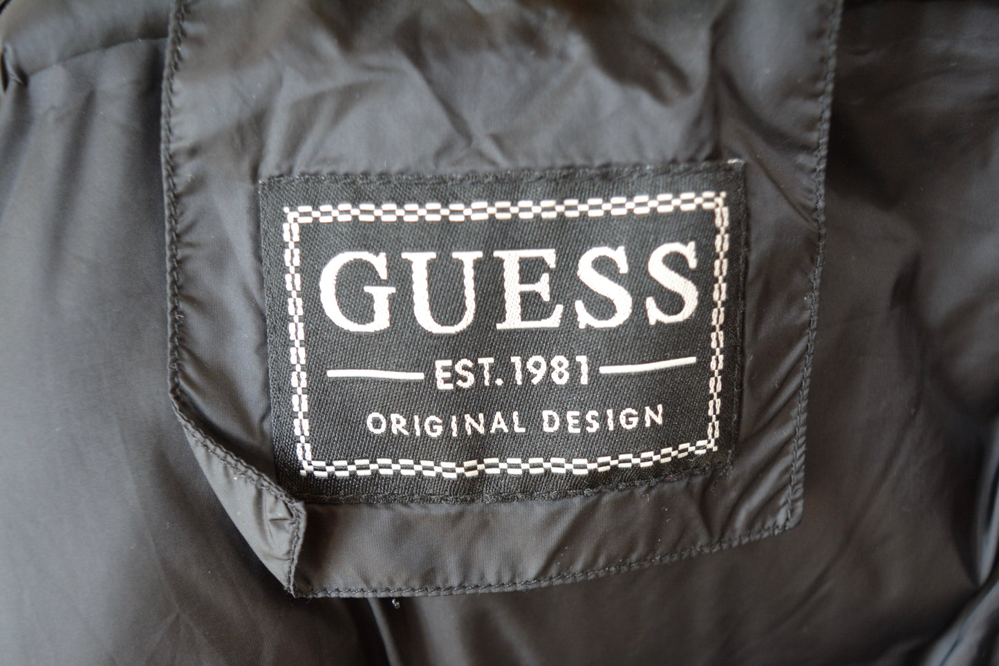 GUESS pufi kabát